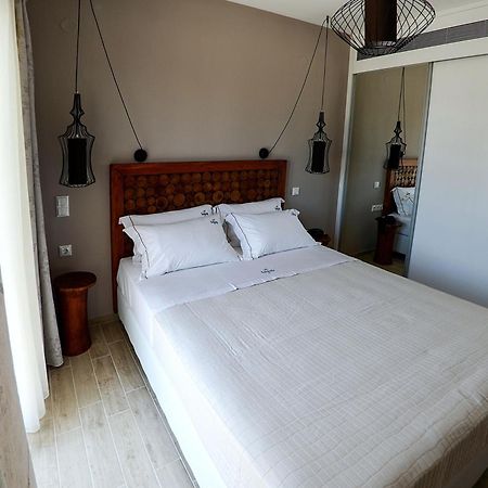 Hatzoudis Luxury Suites Chrisi Ammoudia Exterior foto