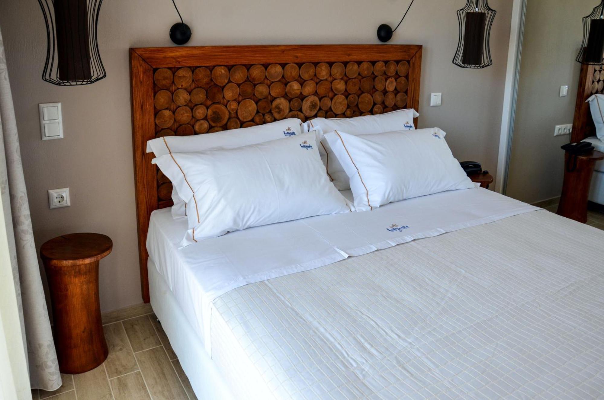 Hatzoudis Luxury Suites Chrisi Ammoudia Exterior foto